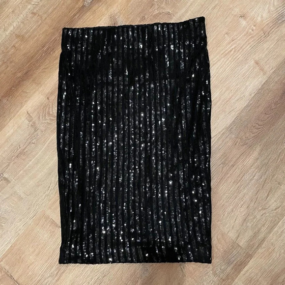 GUESS SOLICE SEQUIN TUBE BLACK SKIRT Size M NWOT - Picture 1 of 5